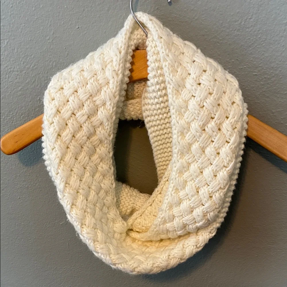 Target Limited Edition Cream Knit Chunky Infinity Scarf